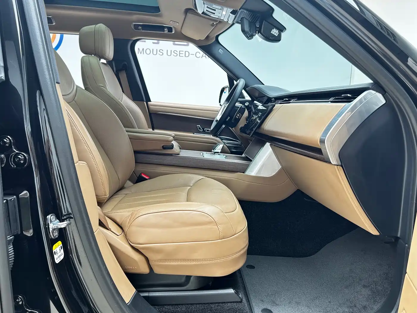 Land Rover Range Rover 2024 3.0 L6 360PS Golden Age Edition фото 18