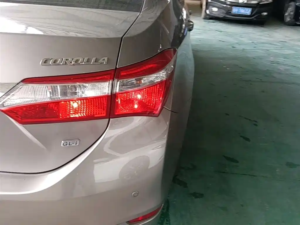 Toyota Corolla 2014 1.6L CVT GL-i фото 8