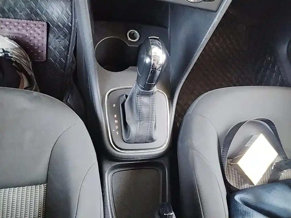 Volkswagen Polo 2016 1.4L Automatic Trend фото 14