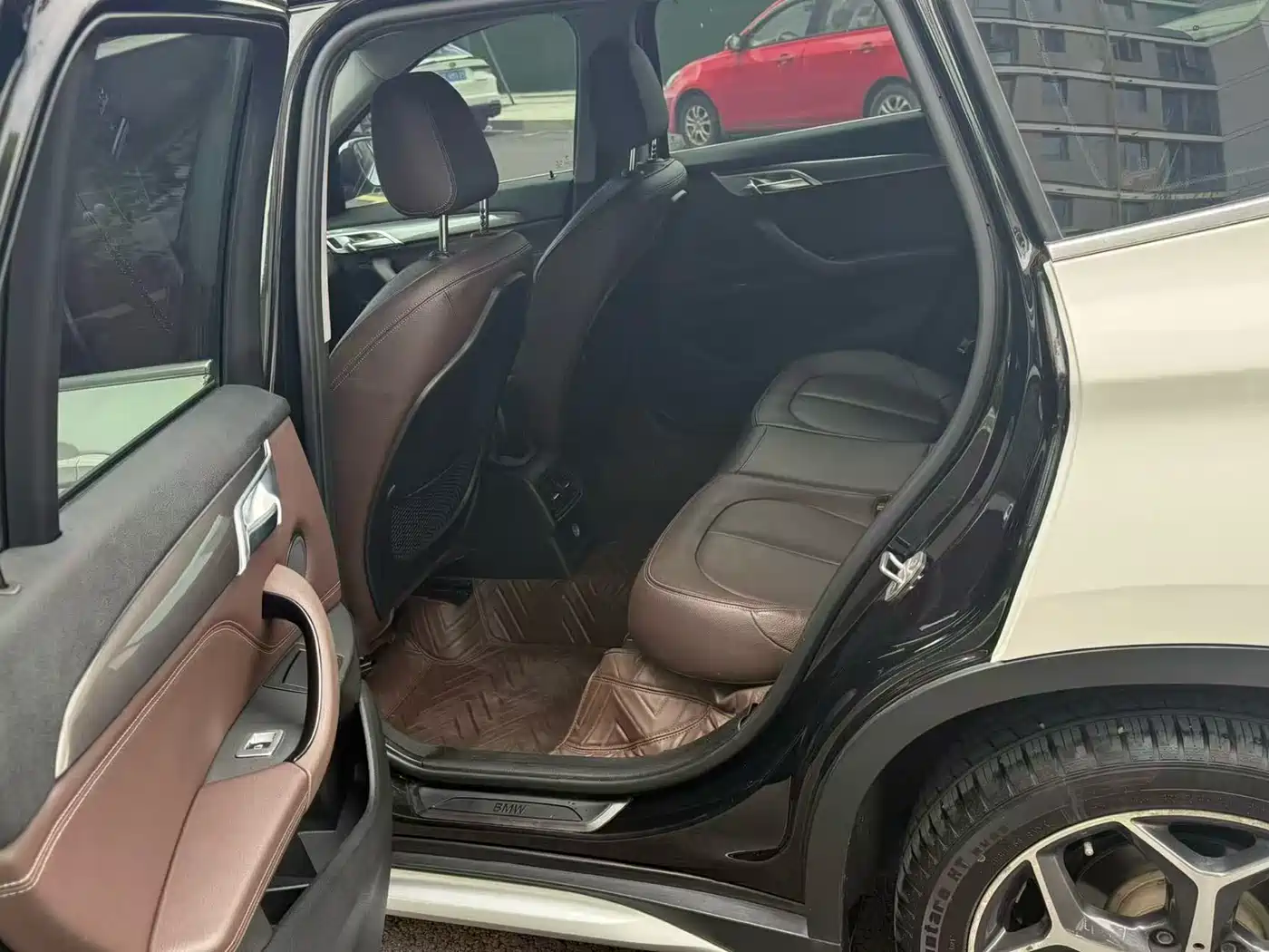 BMW X1 2018 sDrive18Li Premium Model фото 3