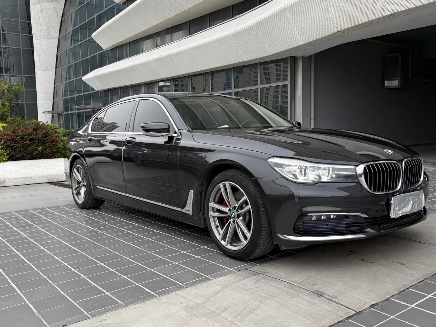 BMW 7 Series 2017 730Li Leading Edition фото 3