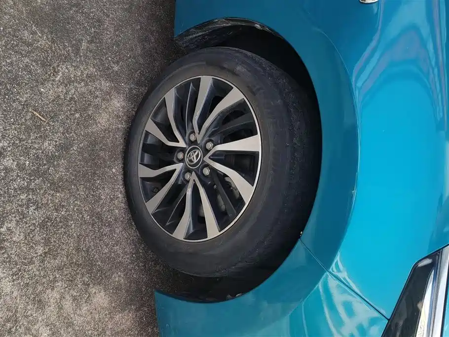 Toyota Corolla Twin Engine E+ 2019 1.8L E-CVT Flagship Edition фото 6
