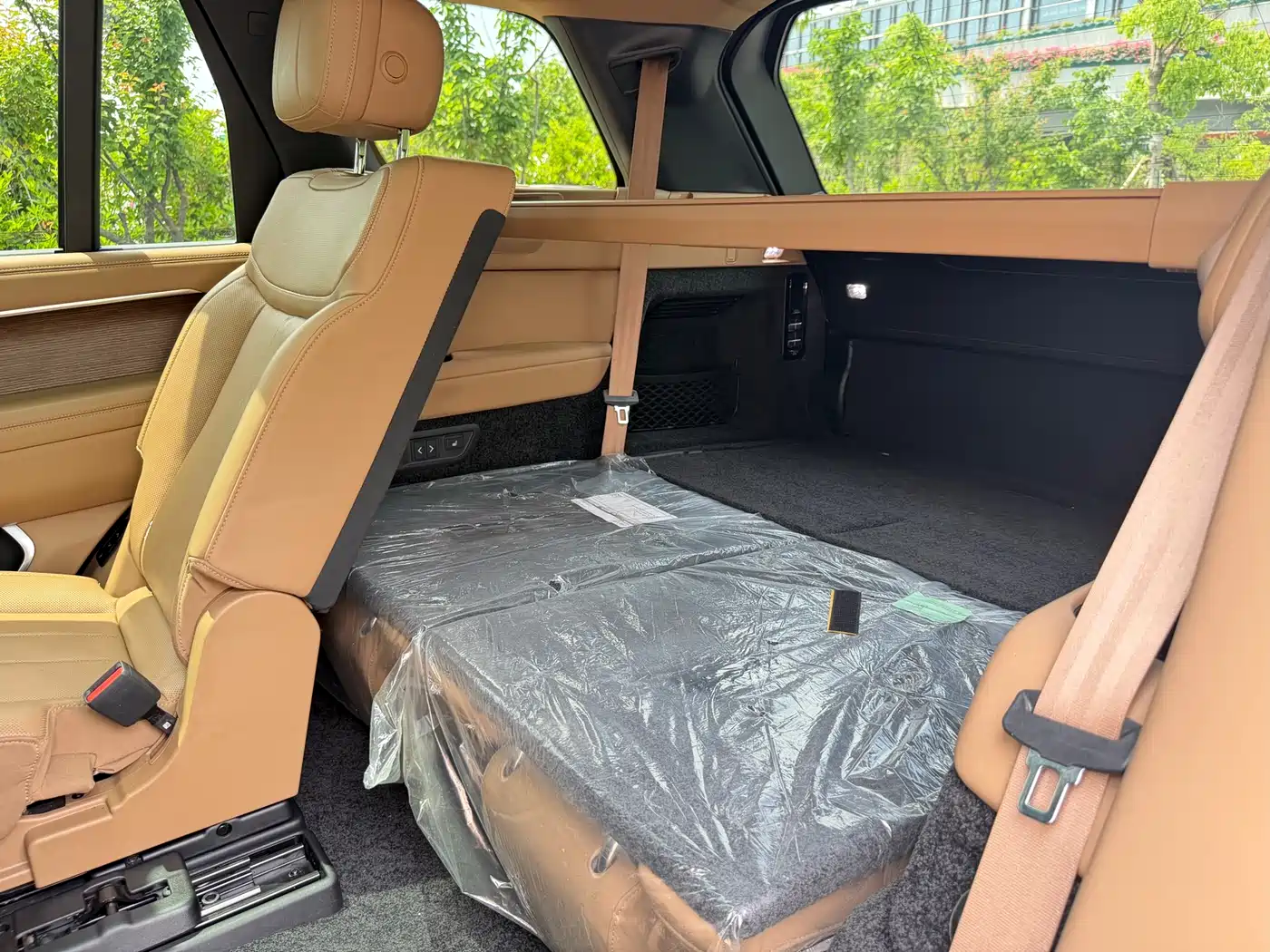 Land Rover Range Rover 2024 3.0 L6 400PS Golden Age Extended 7-Seater фото 12
