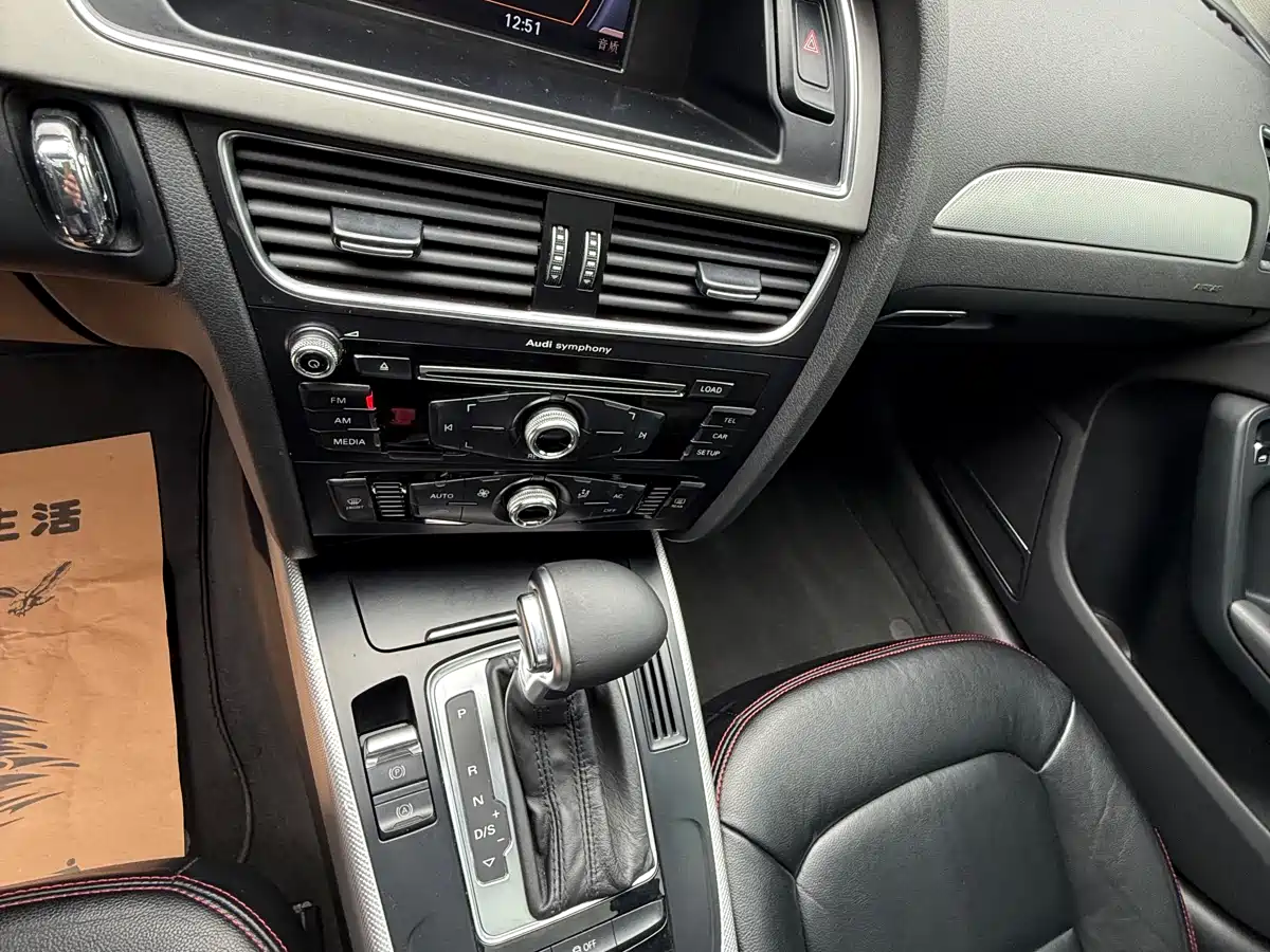 Audi A4L 2013 35 TFSI Automatic Luxury фото 13