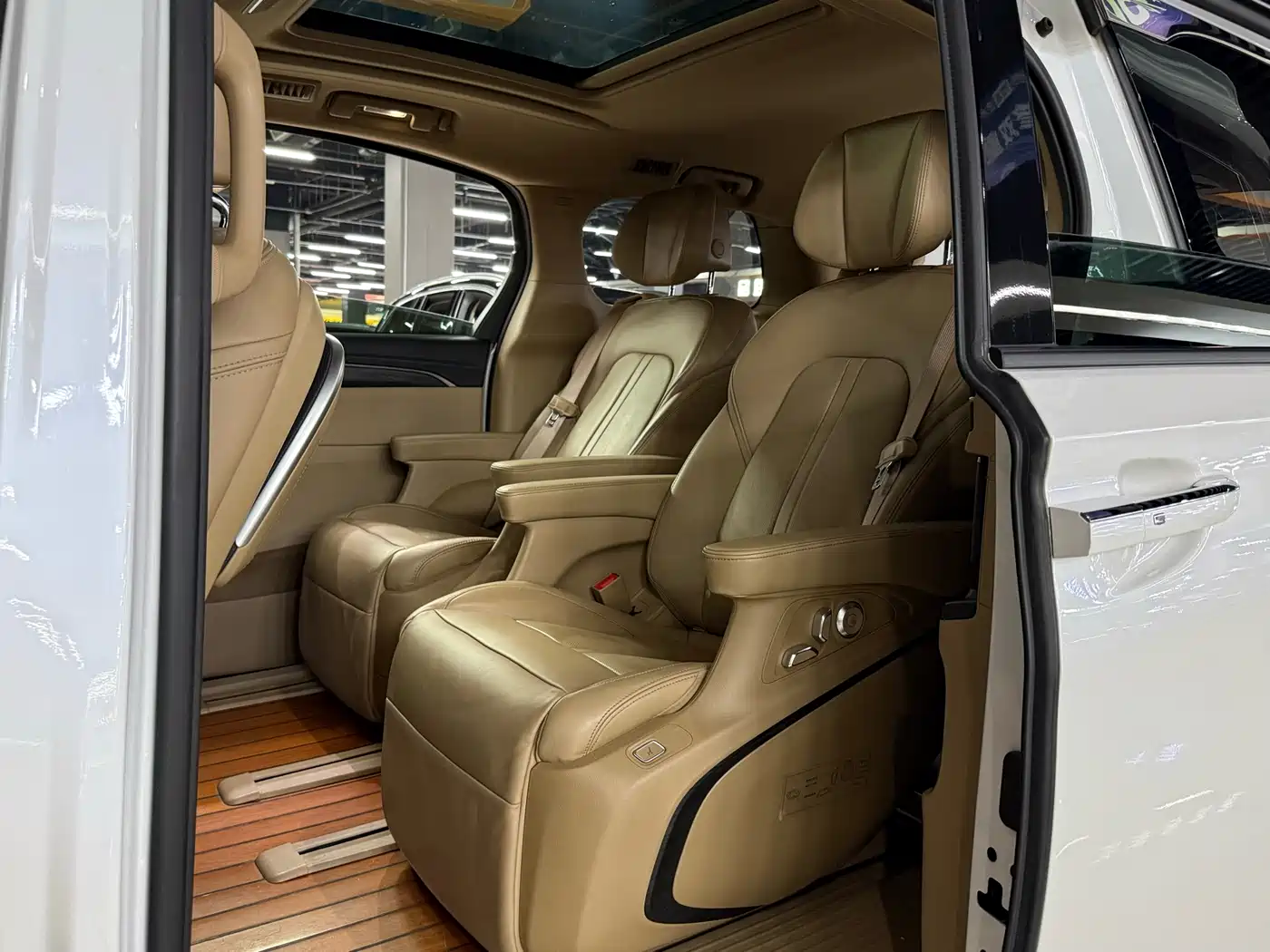Buick GL8 2021 ES Landlord 653T Flagship фото 15