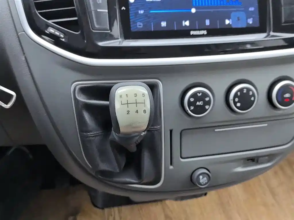 SAIC Maxus Xintu V80 2018 2.5T 6-speed manual Aoyuntong modified short wheelbase ultra-low roof 5-6-seater фото 13