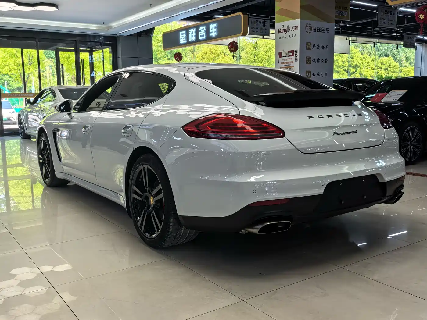 Porsche Panamera 2016 Panamera 4 Edition 3.0T фото 18