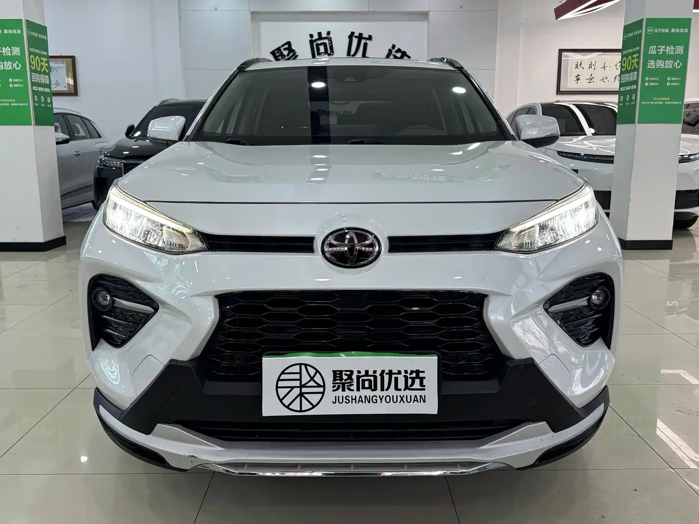 Toyota Wildlander 2020 2.0L CVT AWD Luxury Edition фото 2