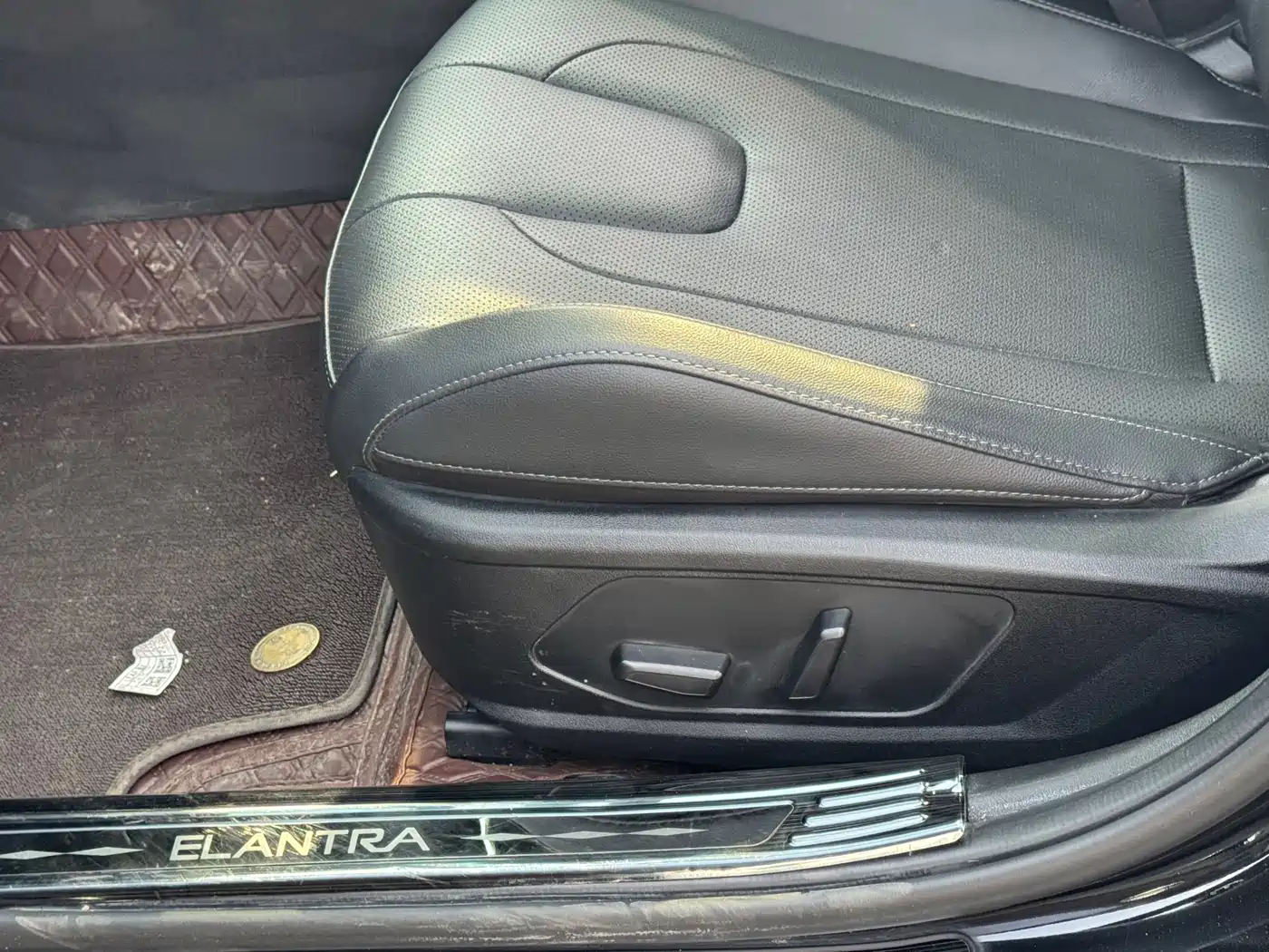 Hyundai Elantra 2022 1.5L CVT LUX Black Knight Limited Edition фото 10