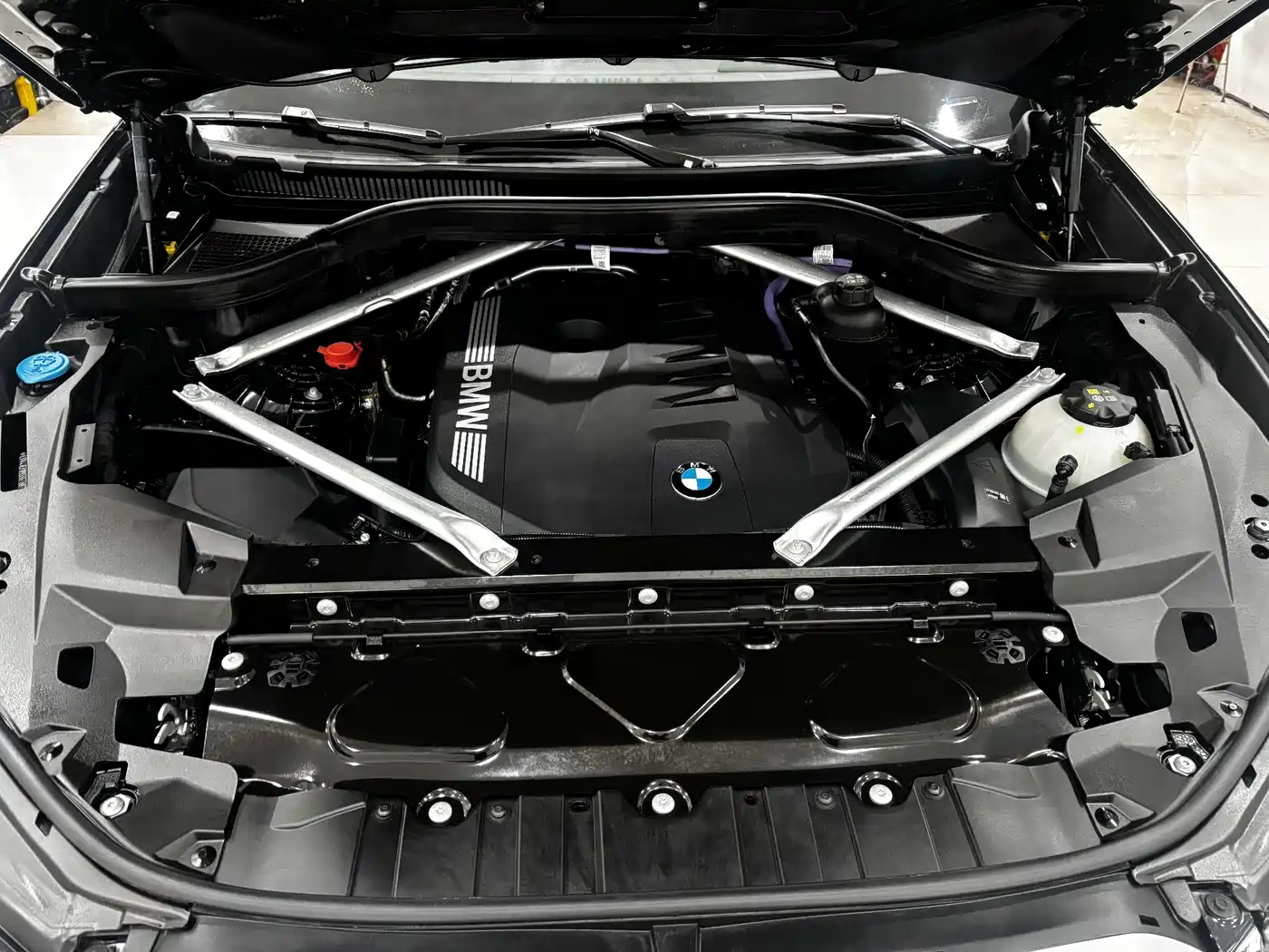 BMW X5 2025 Model xDrive 40Li M Sport Blackout Package фото 32
