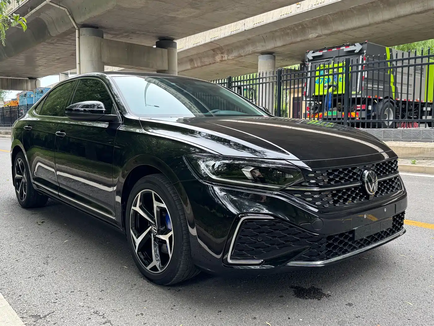 Volkswagen Passat 2025 Outstanding 380TSI Starlight Dragon Soaring Edition фото 2