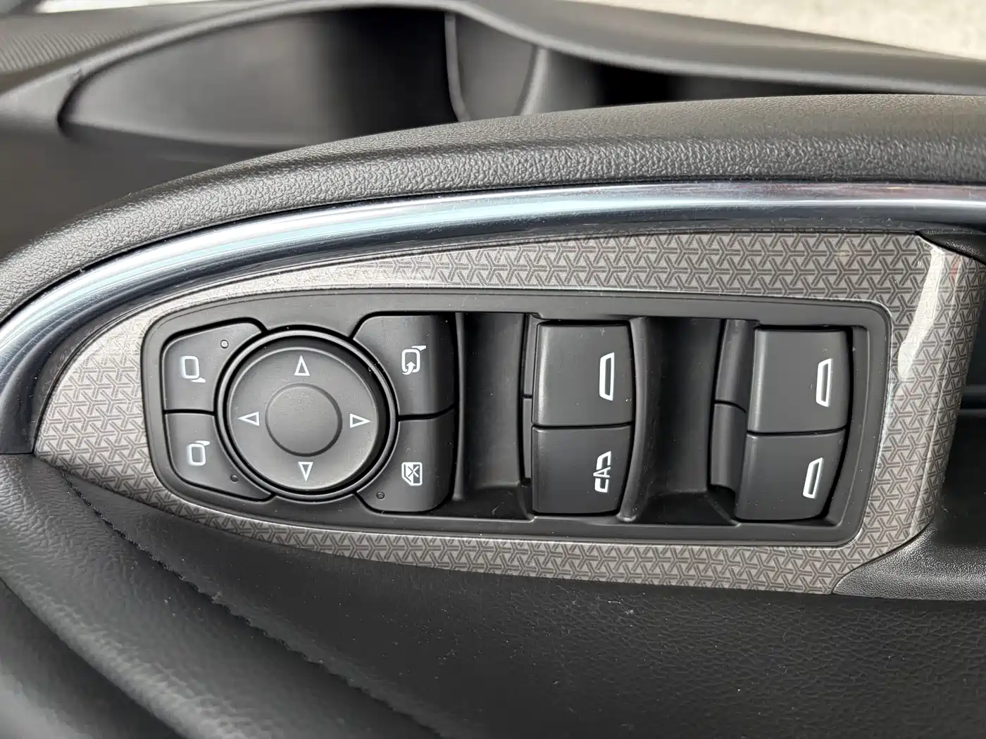 Chevrolet Malibu XL 2022 535T Auto Sharp Dynamic Edition фото 11
