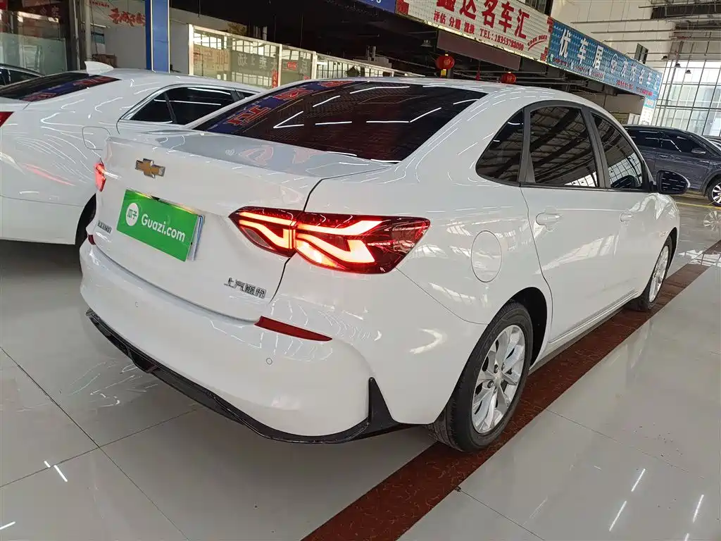 CHEVROLET CRUZE
