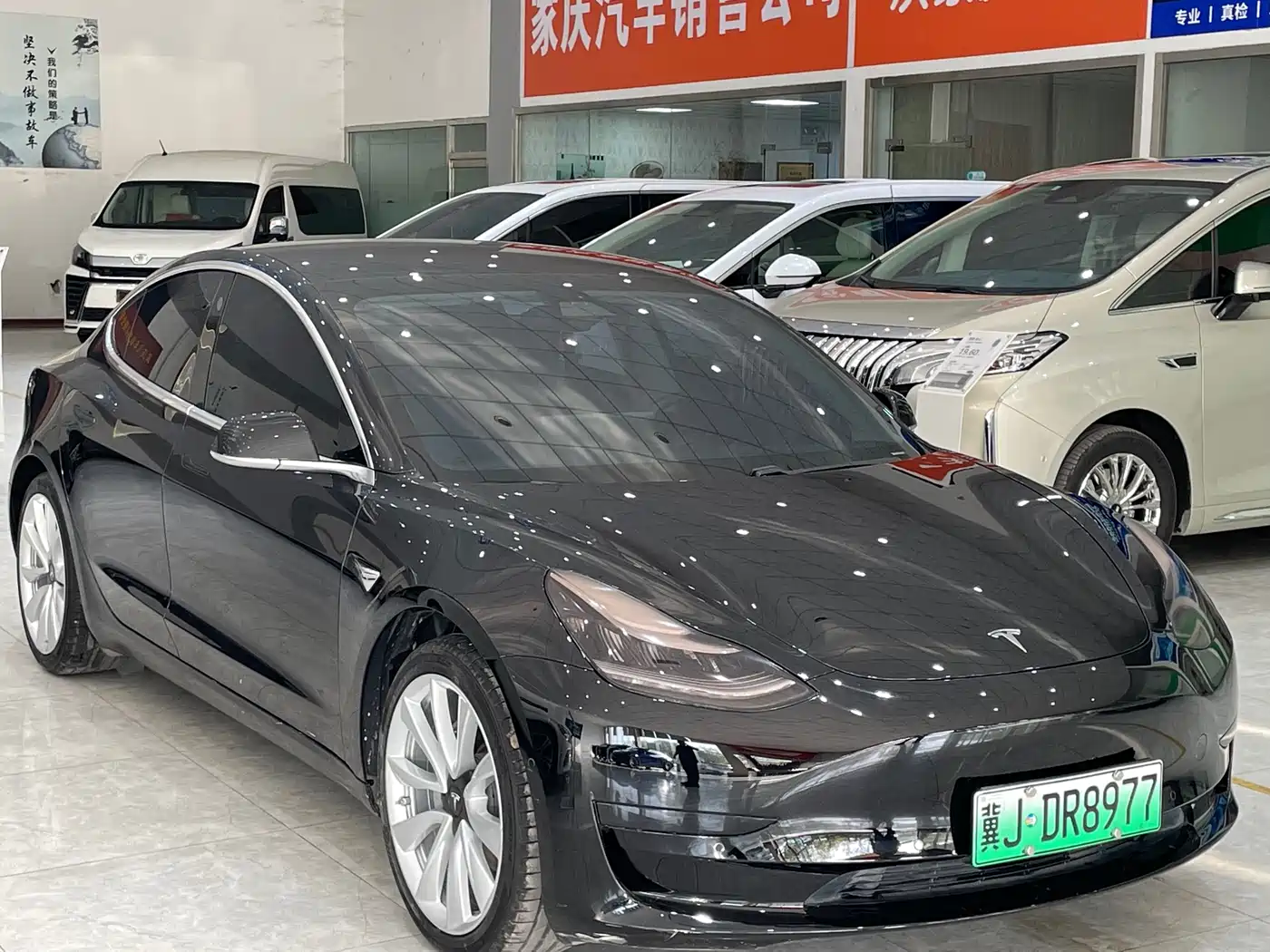 Фото 3 - Tesla Model 3