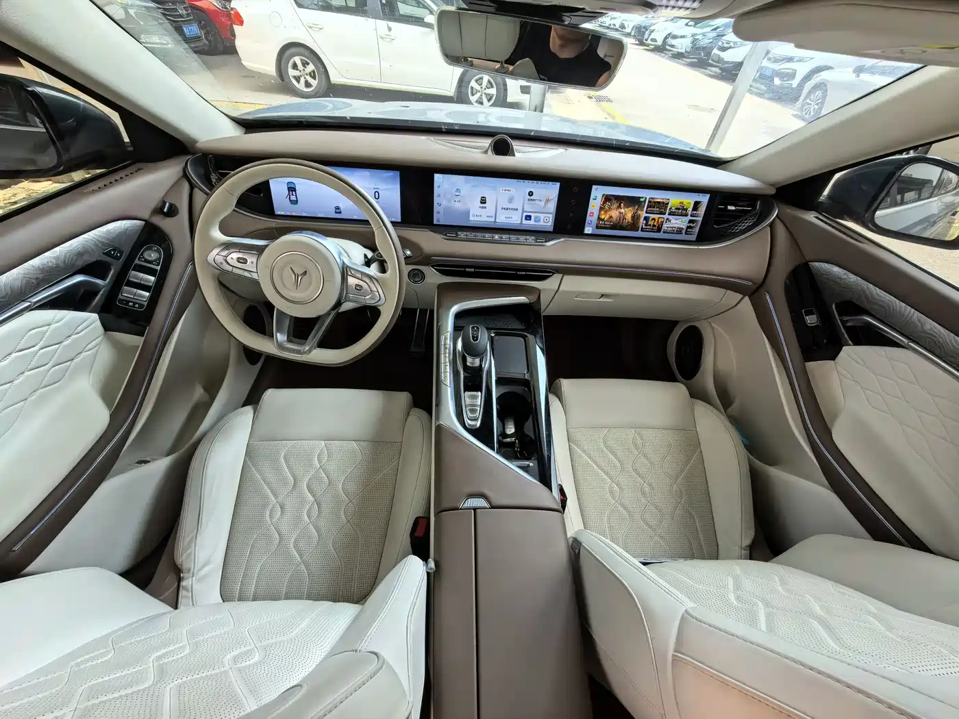 Voyah Auto VOYAH FREE 2021 AWD Standard Range Extender Exclusive Luxury Package фото 12