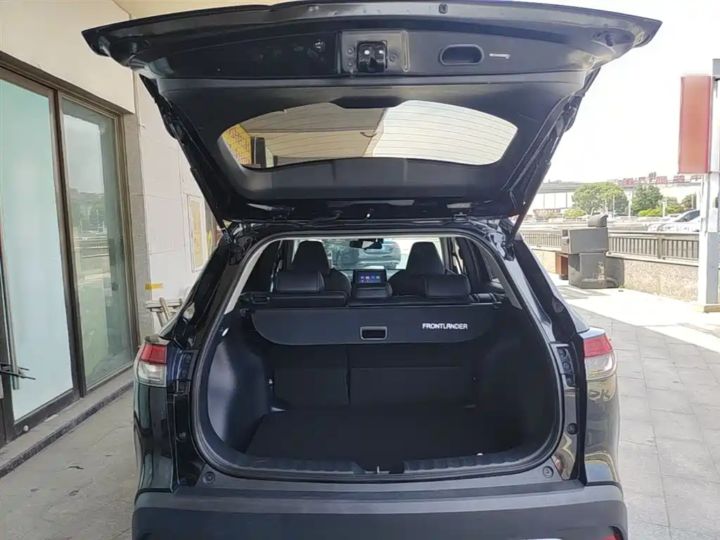 Toyota Frontlander 2022 2.0L CVT Luxury Edition фото 19
