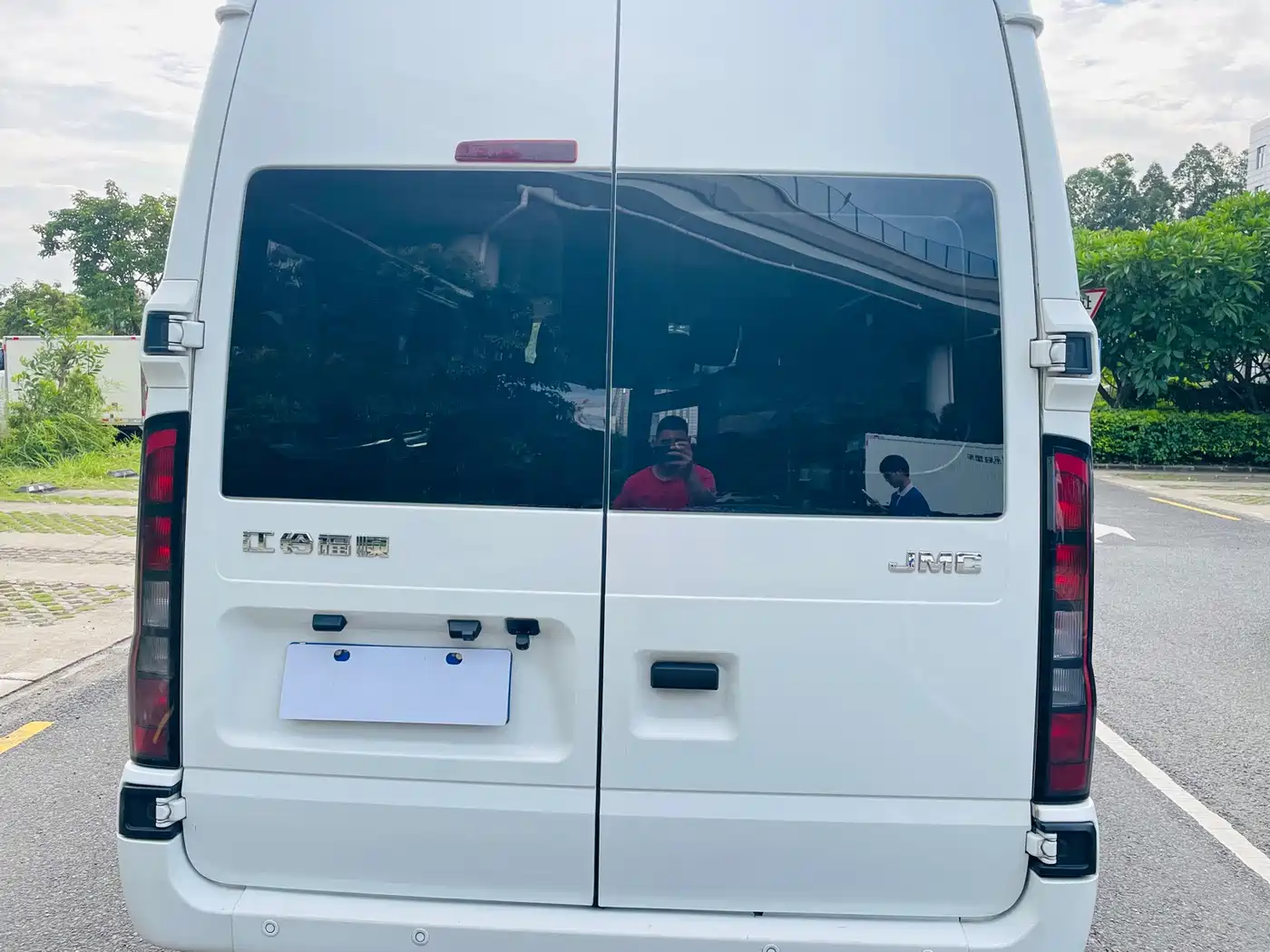 Jiangling JMC Fushun 2024 2025 Model 2.0T 6MT Diesel Medium Wheelbase High Roof Commercial MPV 7 Seats
