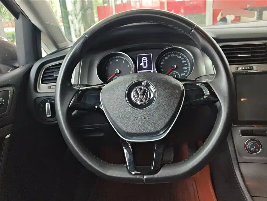 Volkswagen Golf 2016 1.6L Automatic Comfort фото 15