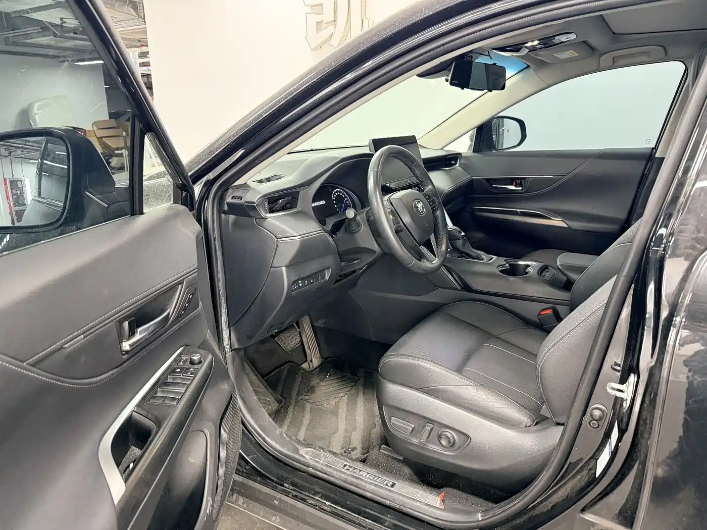 Toyota Lingfang HARRIER 2022 Hybrid 2.5L CVT 4WD Premium Edition фото 11
