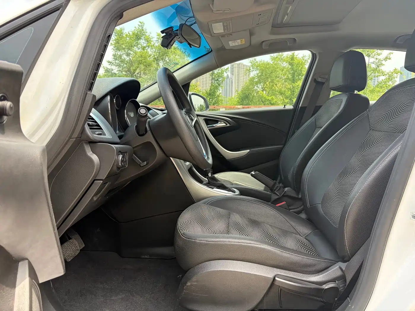 Buick Excelle 2014 XT 1.6L Automatic Fashion фото 4