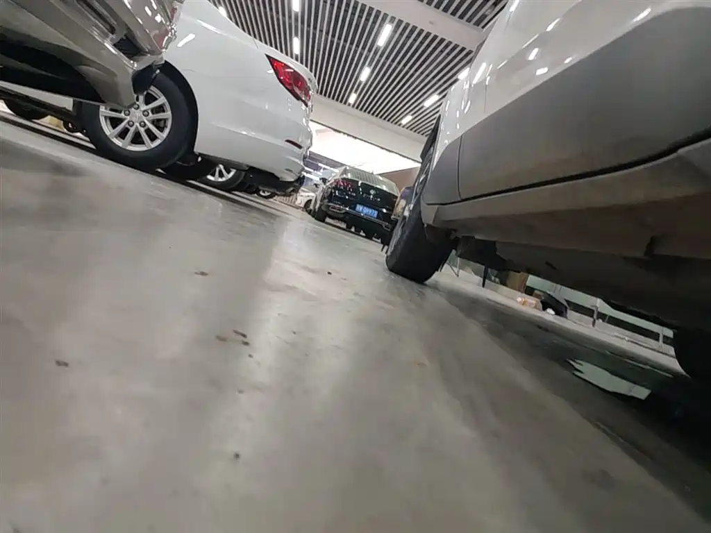 Toyota C-HR 2018 2.0L Leading Sunroof Edition V фото 21