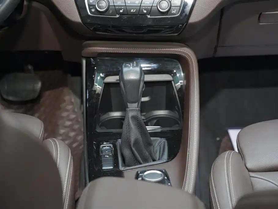 BMW X1 2016 sDrive18Li Luxury Model фото 20