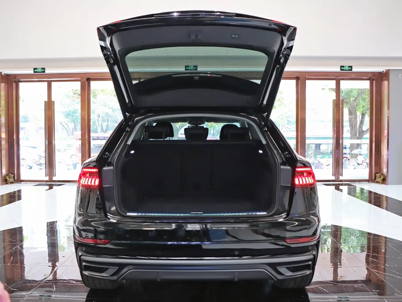 Audi Q8 2022 55 TFSI Luxury Dynamic фото 31