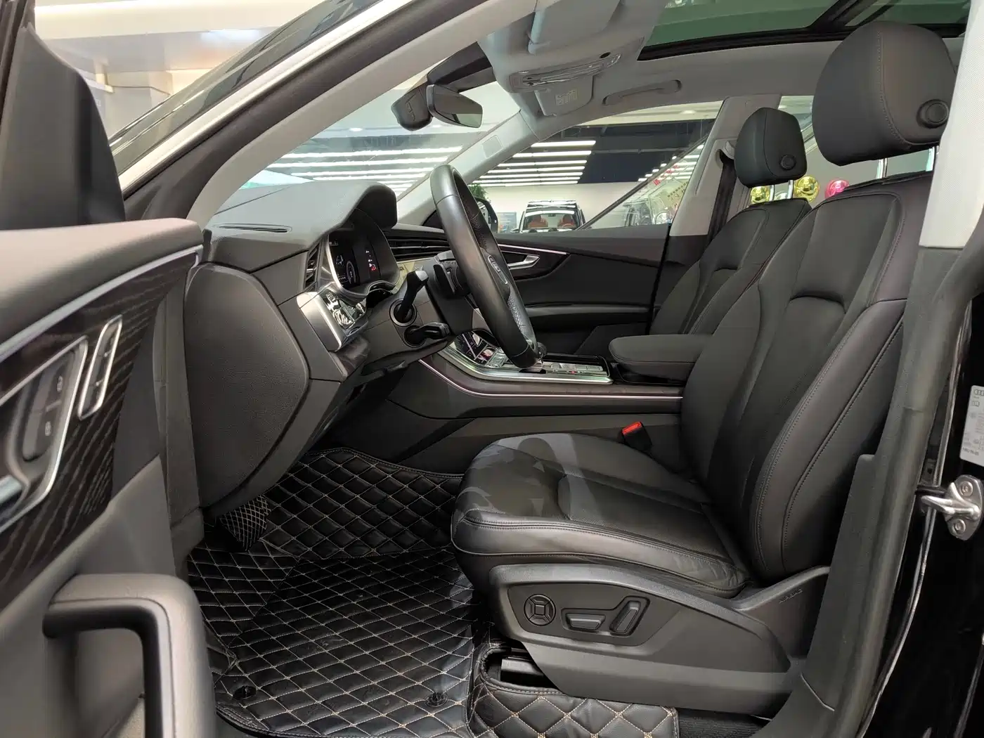 Audi Q8 2022 55 TFSI Luxury Dynamic фото 14