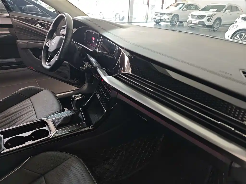 Volkswagen Passat 2023 Facelift 330TSI Luxury Edition фото 12
