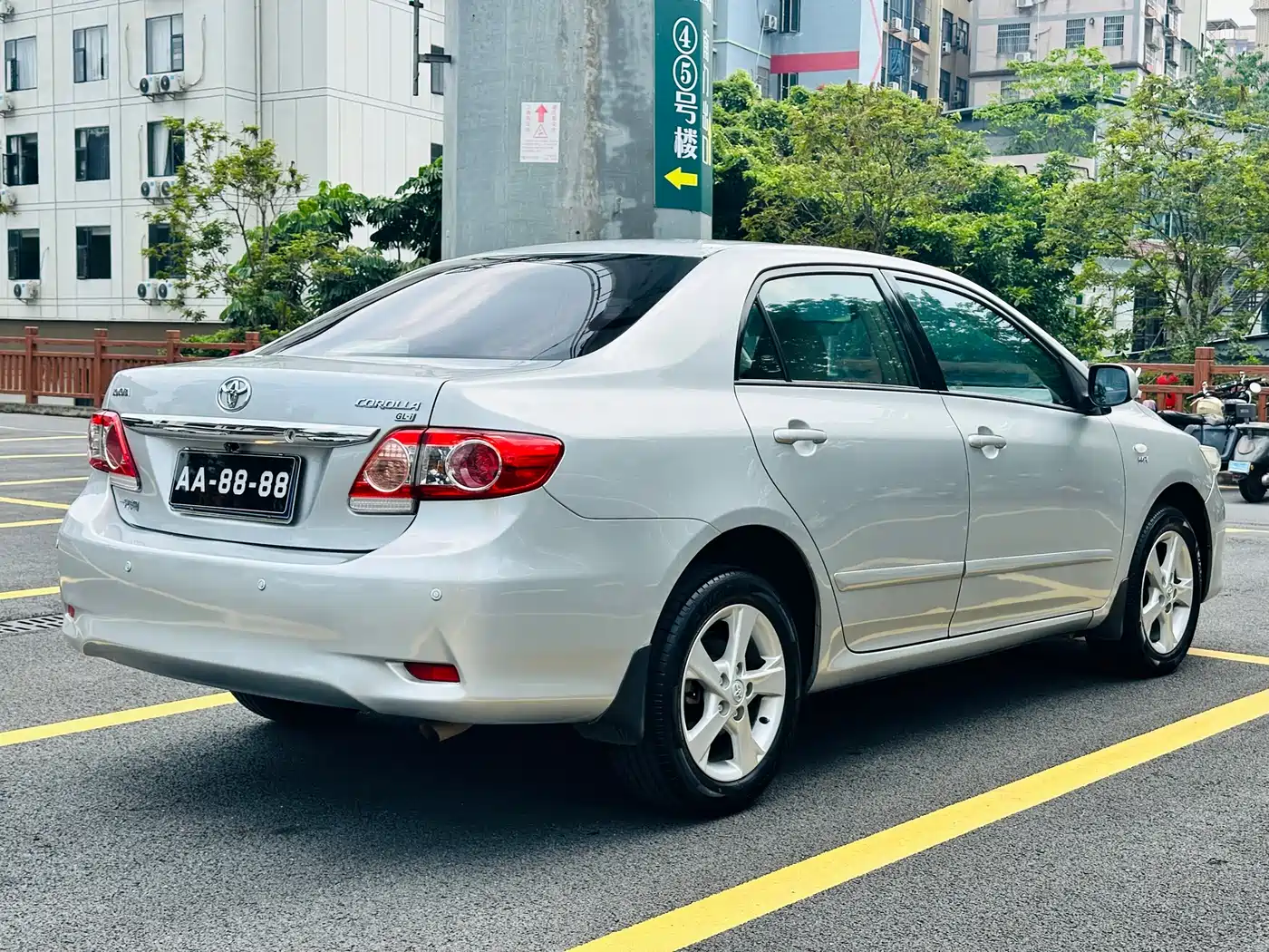 Toyota Corolla 2011 1.8L CVT GL-i Commemorative Edition фото 10