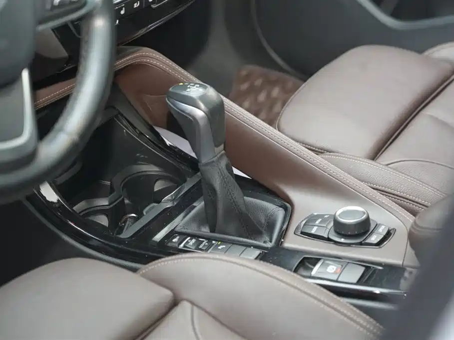 BMW X1 2016 sDrive18Li Luxury Model фото 12
