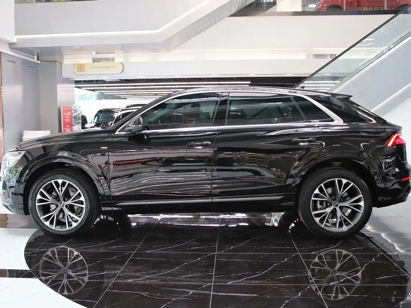 Audi Q8 2022 55 TFSI Luxury Dynamic фото 7