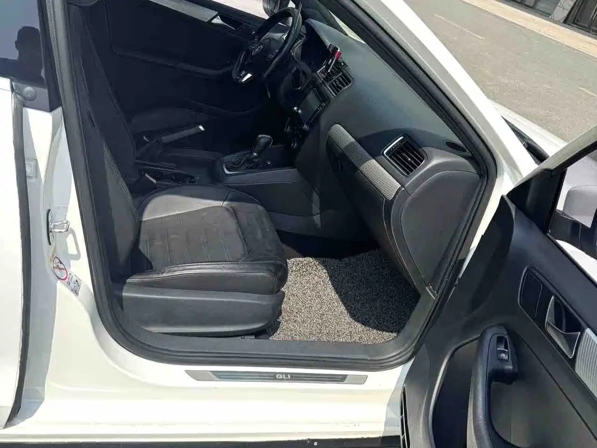 Photo 6 - Volkswagen Sagitar