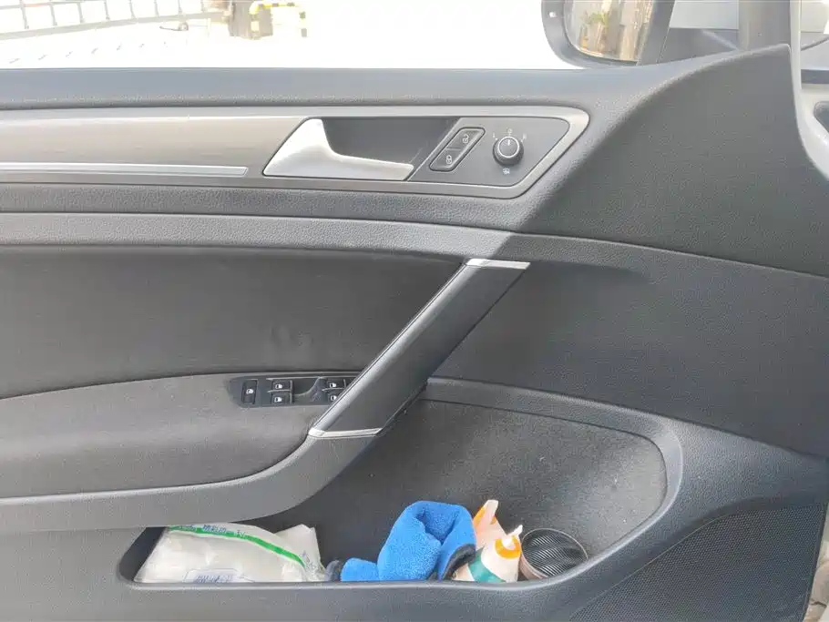 Volkswagen Golf 2015 1.6L Automatic Comfort фото 7