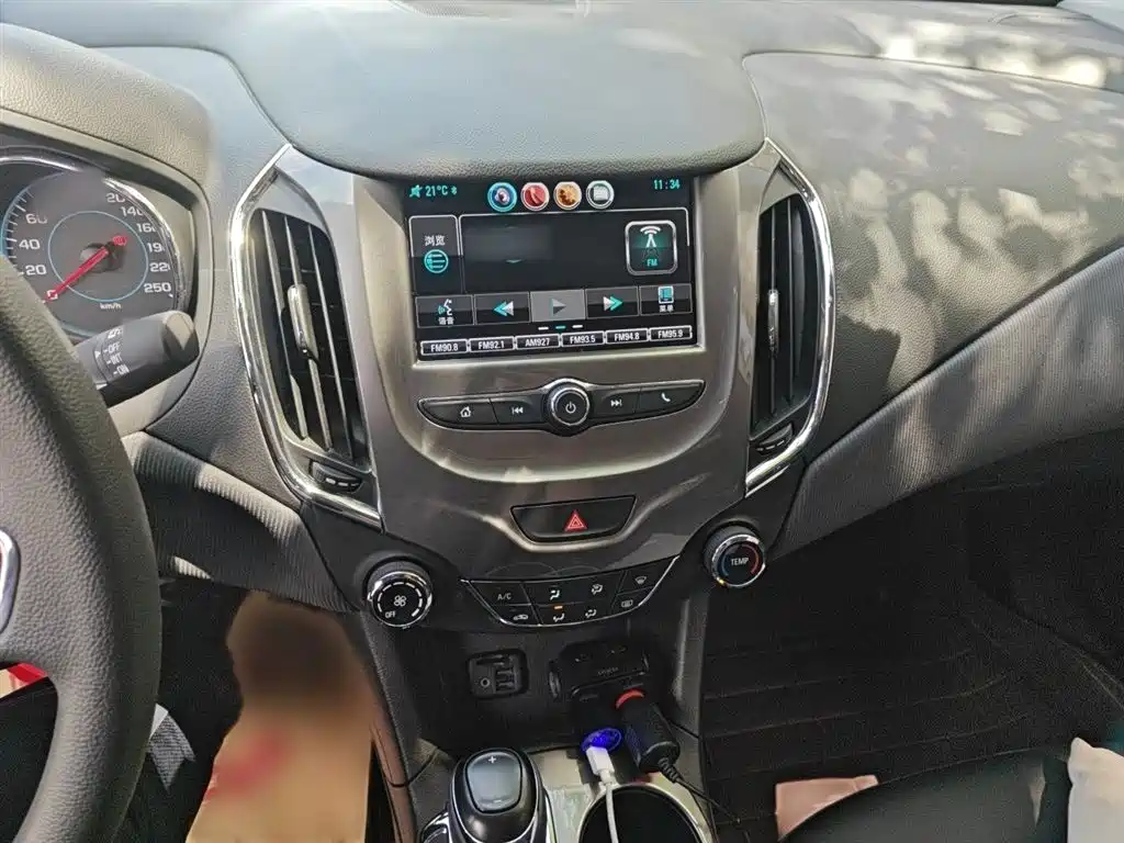 Chevrolet Cruze 2017 1.5L Hatchback Auto Style фото 6