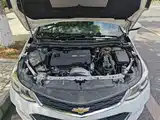Photo 11 - Chevrolet Cruze