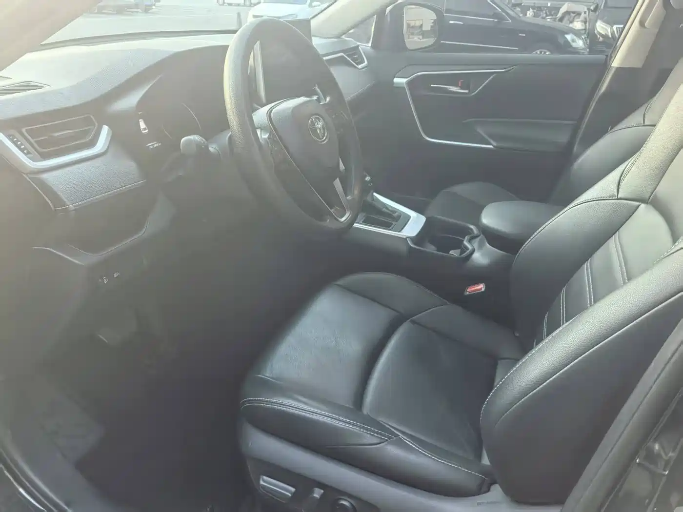 Toyota Wildlander 2021 2.0L CVT 2WD Luxury Edition фото 6