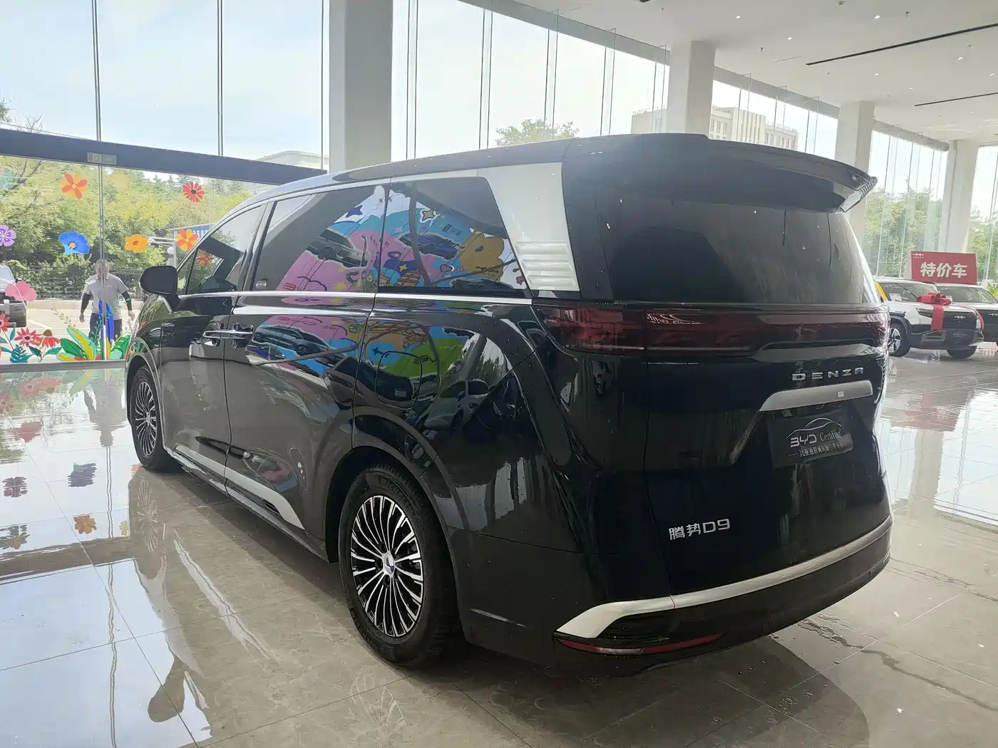 Denza D9 2024 DM-i 980 AWD Prestige фото 7