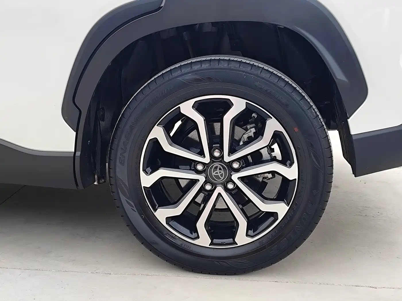 Toyota Frontlander 2023 2.0L CVT Luxury Edition фото 8
