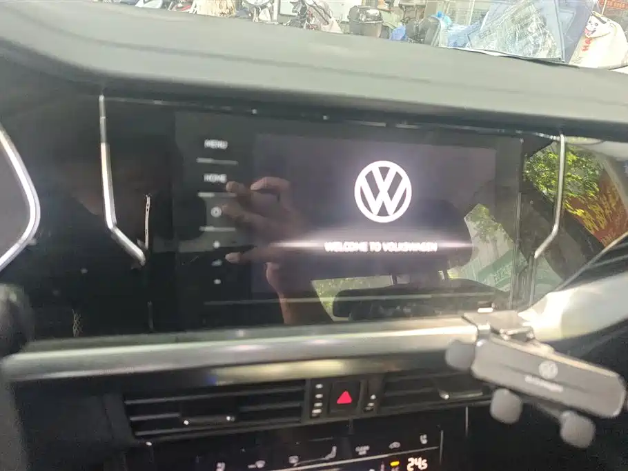 Volkswagen Passat 2025 Outstanding 330TSI Starlight Elite Edition фото 13