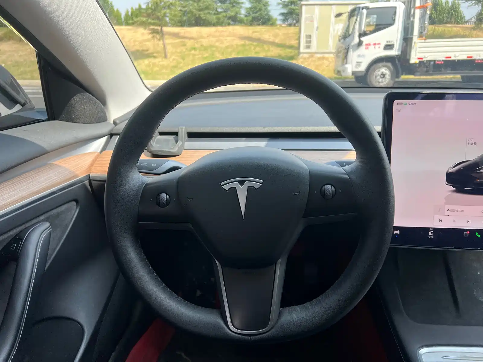 Фото 12 - Tesla Model 3