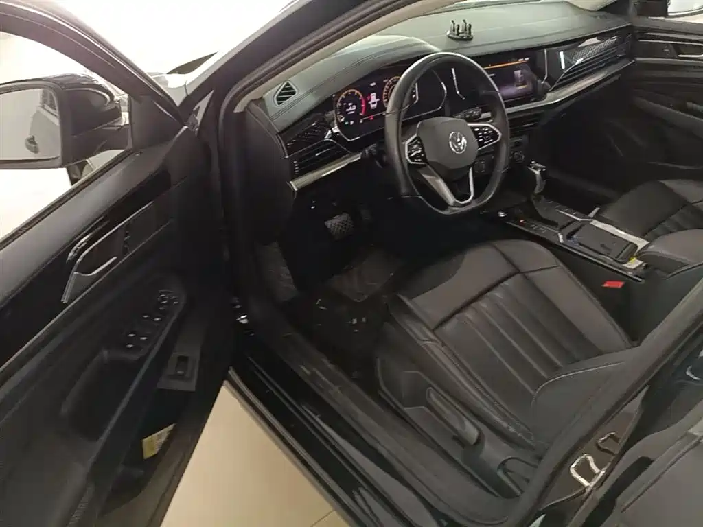 Volkswagen Passat 2023 Facelift 280TSI Business Edition фото 16