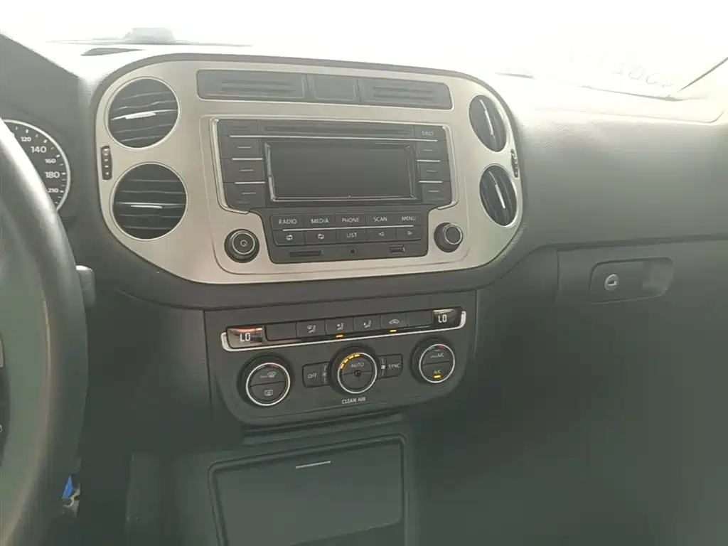 Volkswagen Tiguan 2016 Model 300TSI Automatic 2WD Comfort Edition фото 13