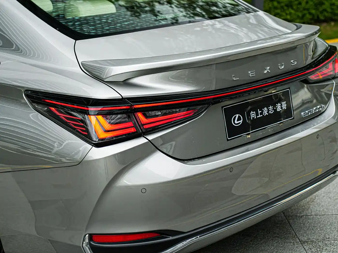 Lexus ES 2025 300h Ultimate Edition фото 9