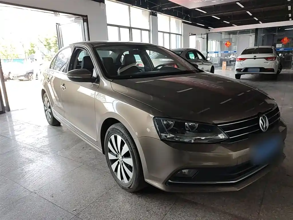 Volkswagen Sagitar 2018 180TSI DSG Premium Edition фото 4