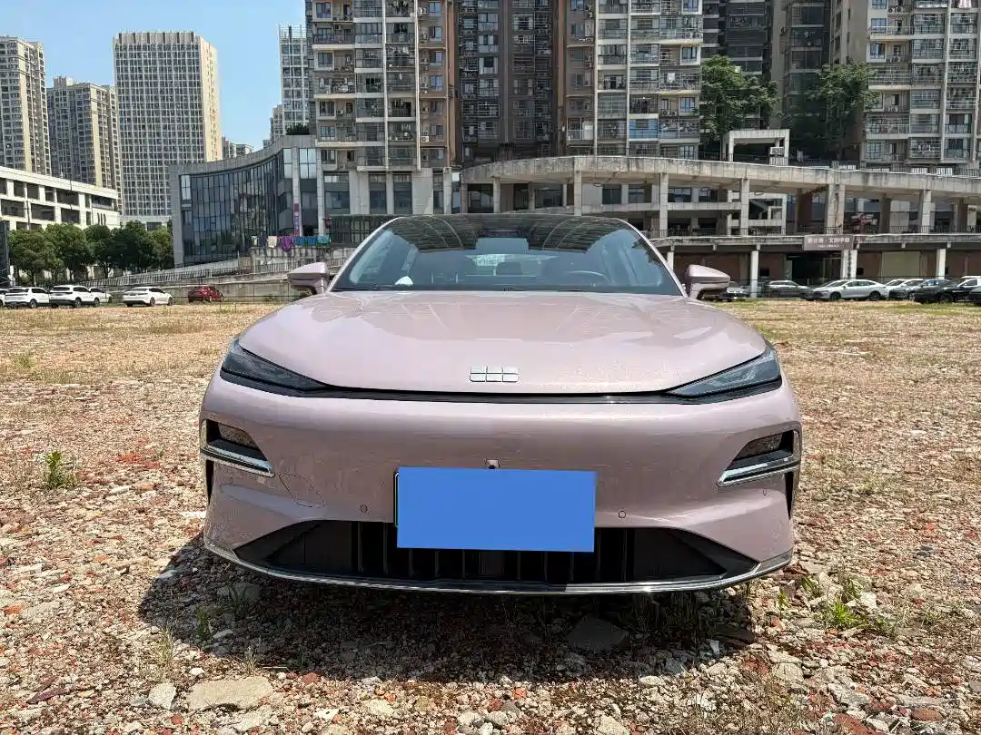 Geely Galaxy Galaxy Xingyao 8 2025 60km EM-i Luxury Edition фото 2