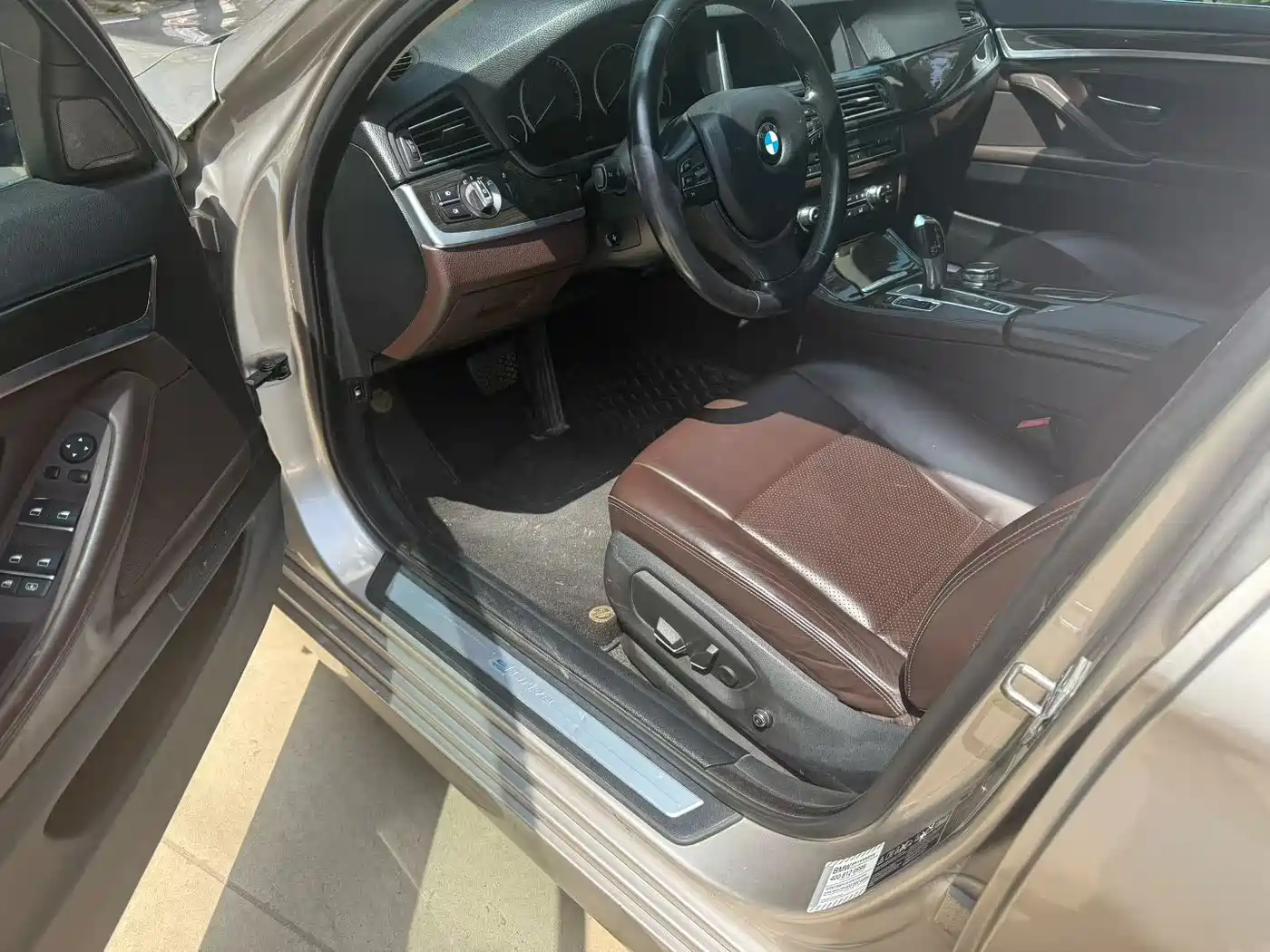 BMW 5 Series New Energy 2015 530Le фото 4
