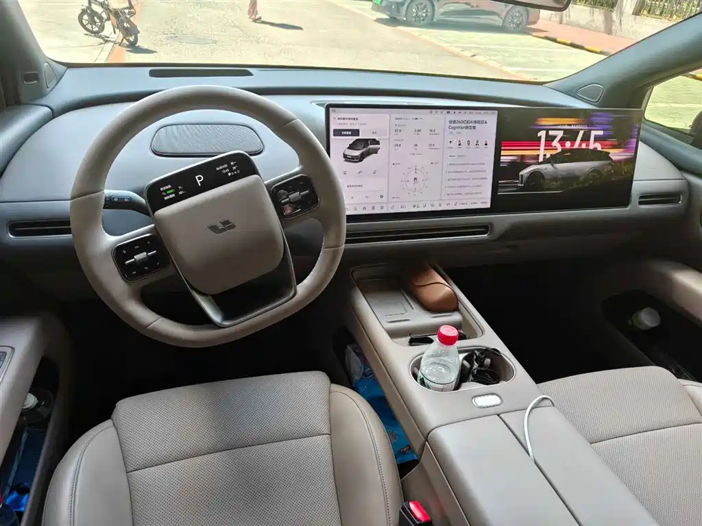 Li Auto i6 2025 2025 4WD Base Model