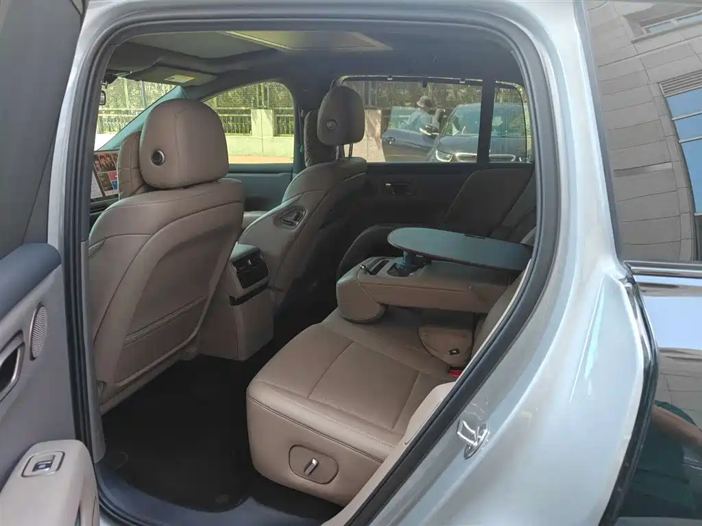 Li Auto i6 2025 2025 4WD Base Model