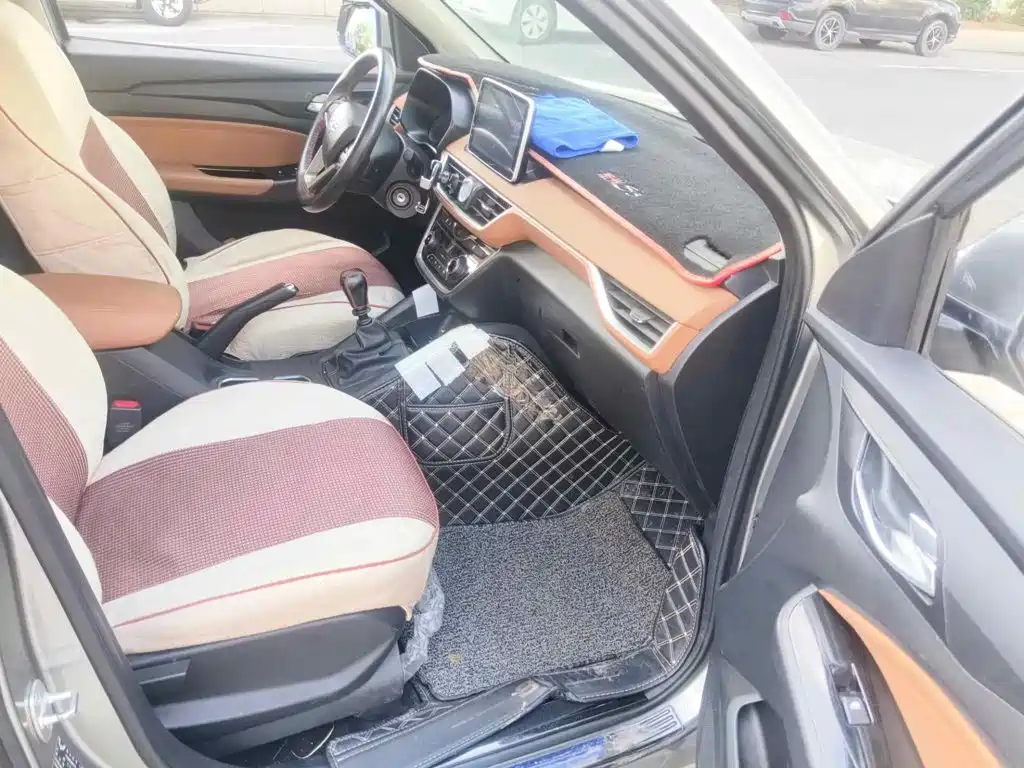 Wuling Motors Wuling Hongguang S3 2019 2018 1.5T Manual Luxury China V